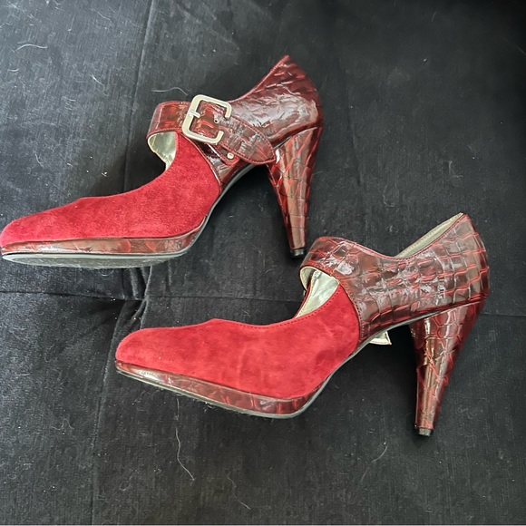 Red Suede & Embossed Leather Heels size 9.5 - Picture 4 of 4